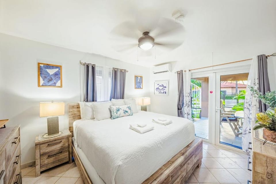 Bed, Bedroom, towels, air conditioner