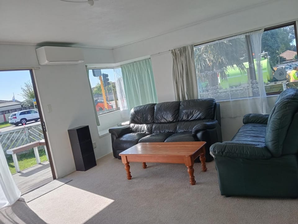 Papamoa budget accomodation's Vacation rental in Bay Of Plenty