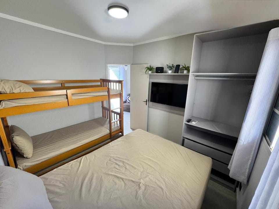Bed, TV and multimedia, Photo of the whole room, Bedroom, bunk bed, flat iron, internet, wardrobe