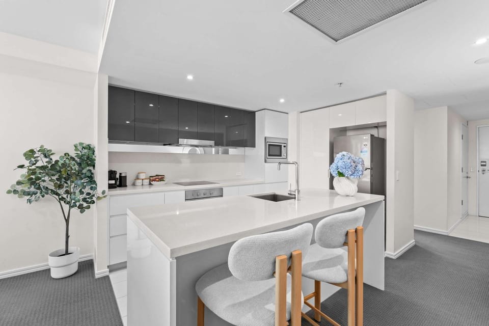 Sky-High Ocean Views 5 Star Resort Facilities Apartment in Surfers Paradise Boulevard