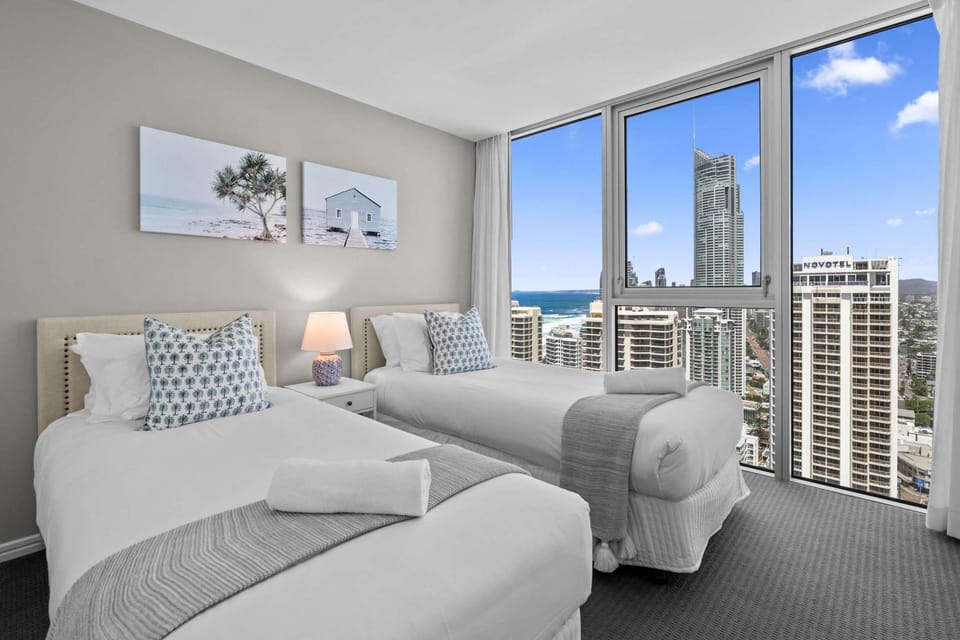 Sky-High Ocean Views 5 Star Resort Facilities Apartment in Surfers Paradise Boulevard