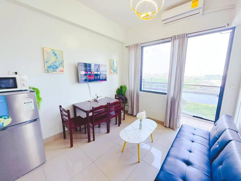 City Center Near Mall BIG 2 BEDROOM 2 RESTROOM City View Family-Friendly SHORE 2 RESIDENCE Tower 1 Apartment in Pasay