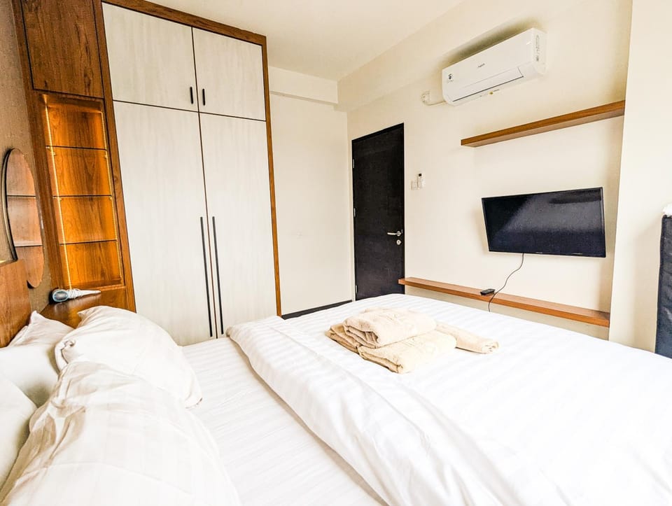 Bed, Bedroom, wardrobe, air conditioner