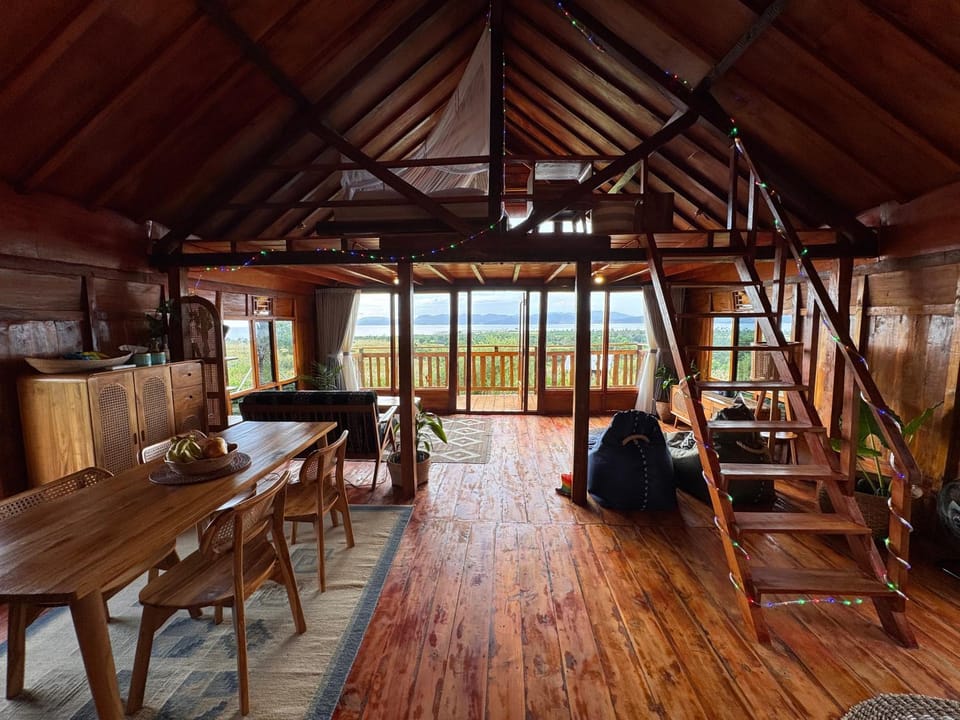 Natural landscape, View (from property/room), Balcony/Terrace, Living room, Seating area, Dining area