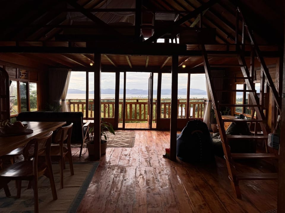View (from property/room), Balcony/Terrace, Living room, Seating area