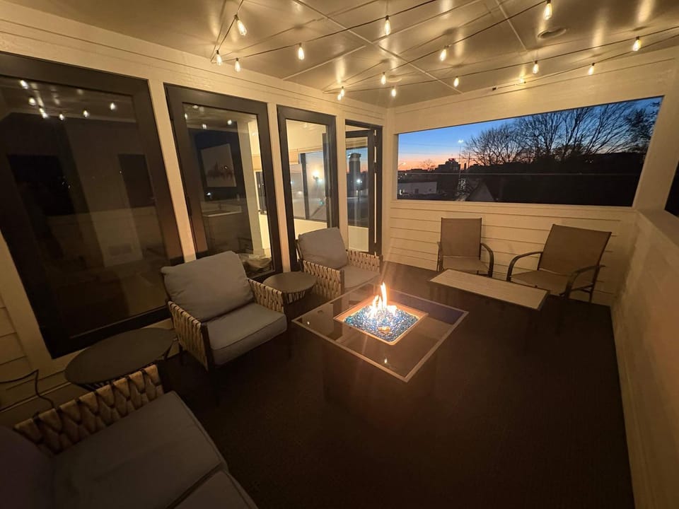 Brand New 5BR house & Carriage House near Downtown House in Indianapolis