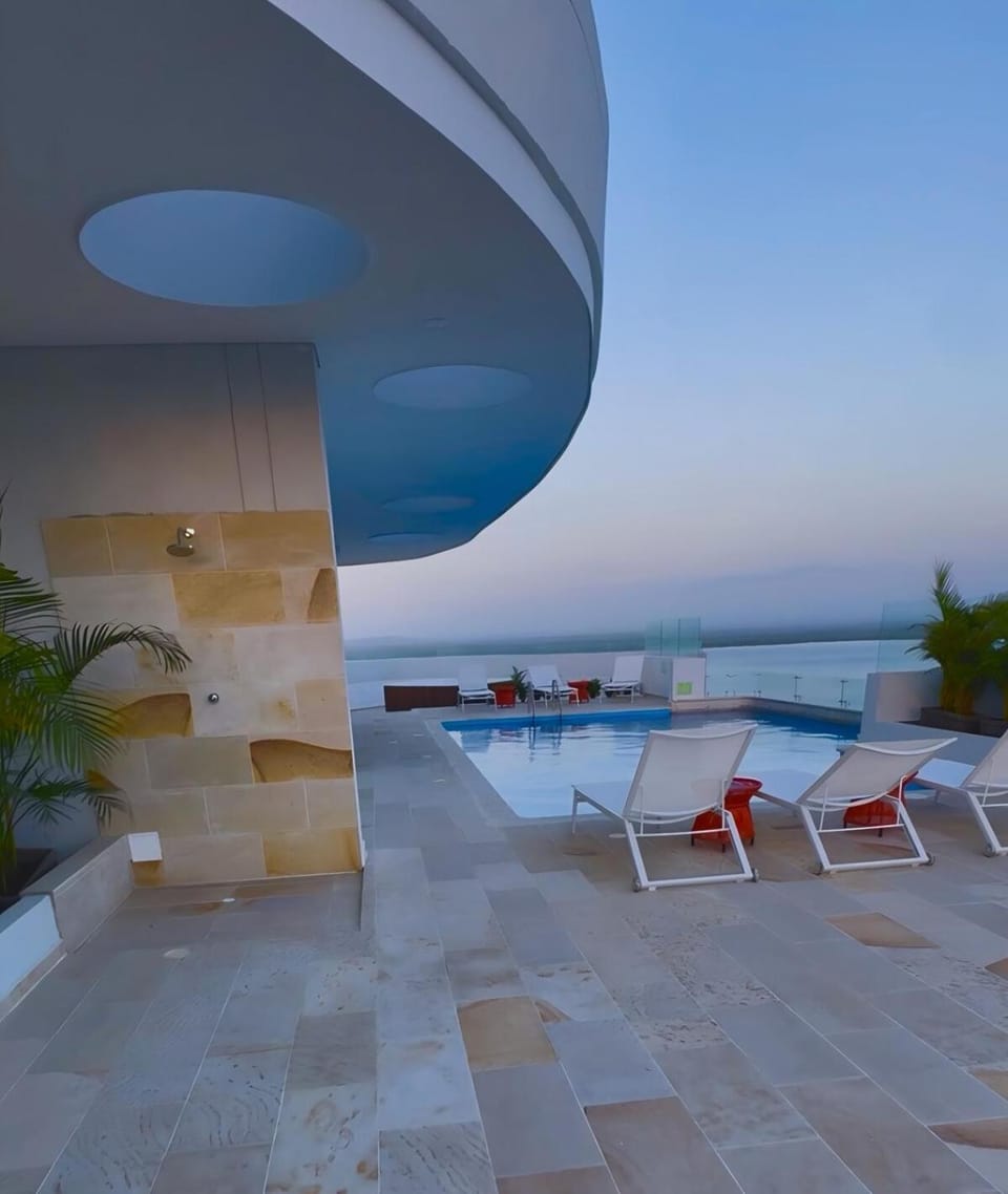 Balcony/Terrace, Swimming pool, sunbed