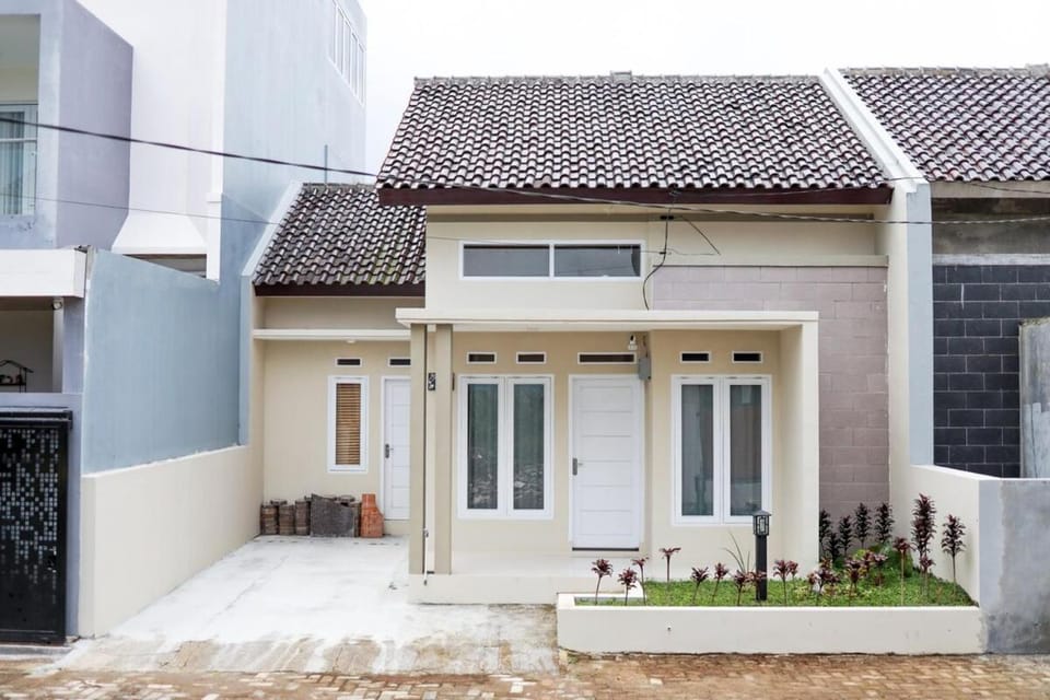 SYARIAH - 3BR Homeyy by Sakura House in West Java