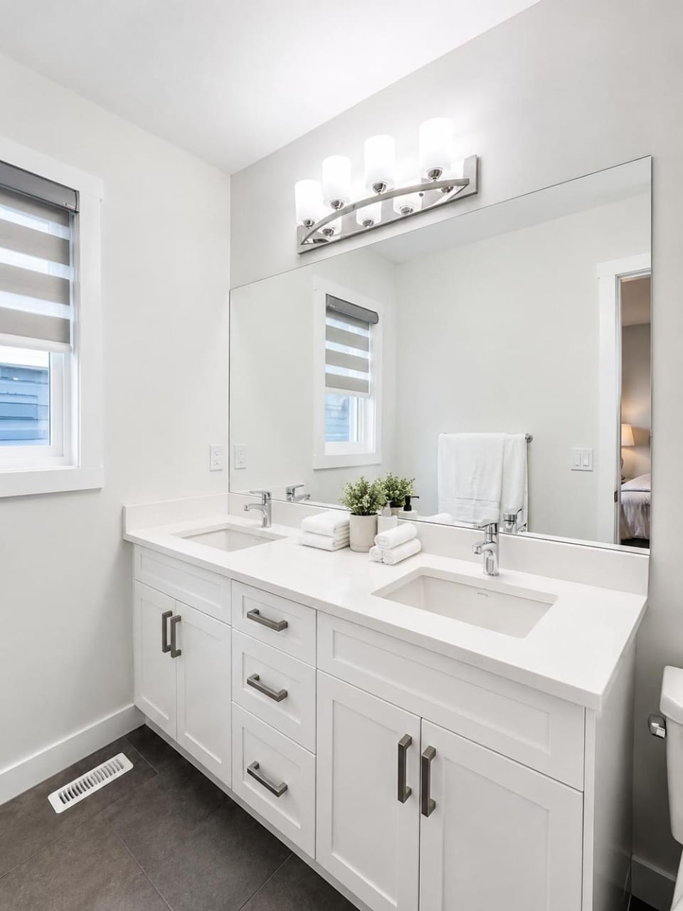 Bathroom, Photo of the whole room
