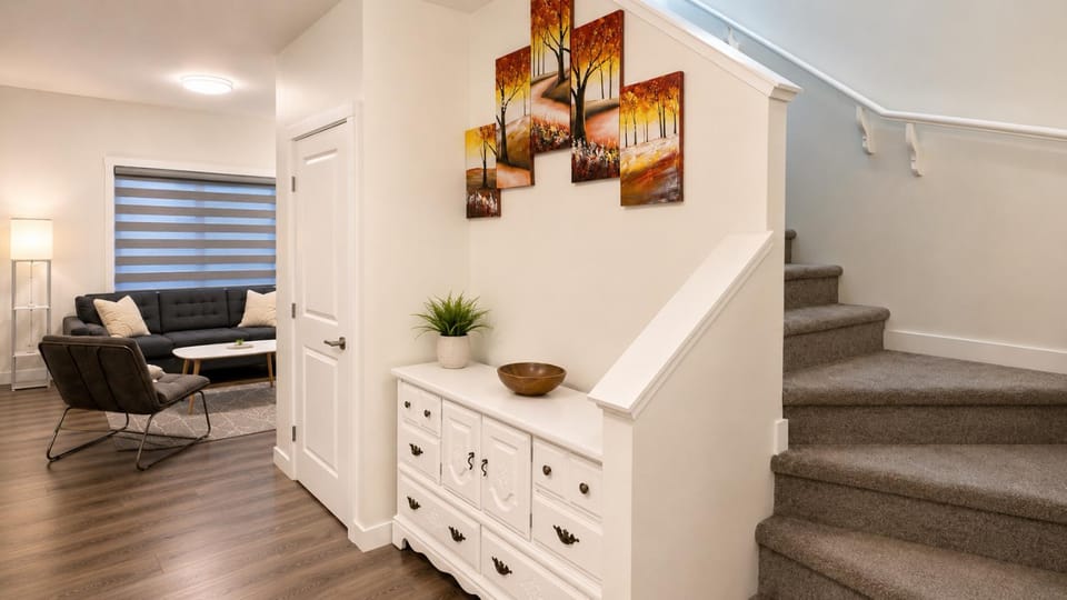 Facade/entrance, Living room, Decorative detail, Seating area