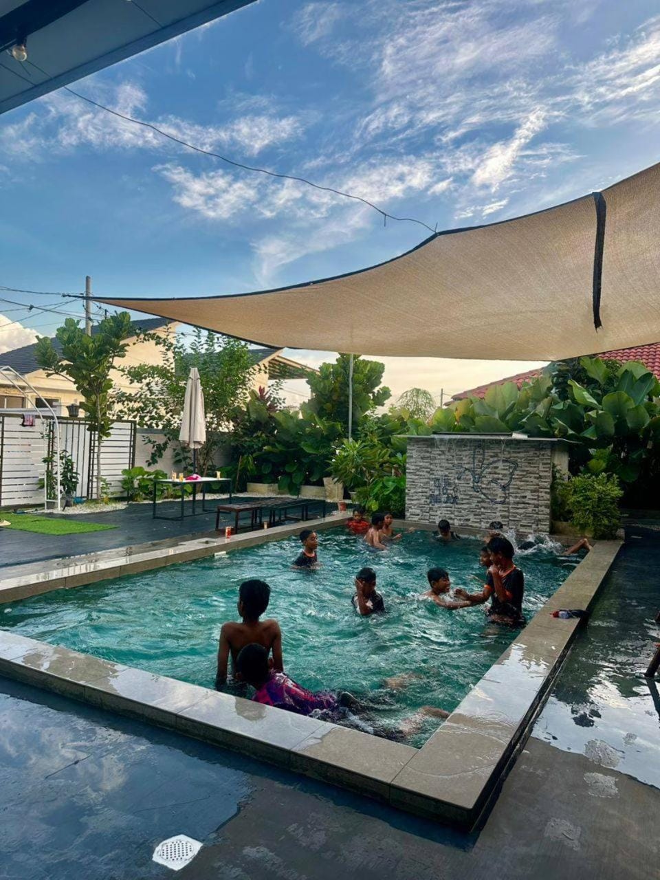 Day, People, Natural landscape, Pool view, Swimming pool, children, group of guests