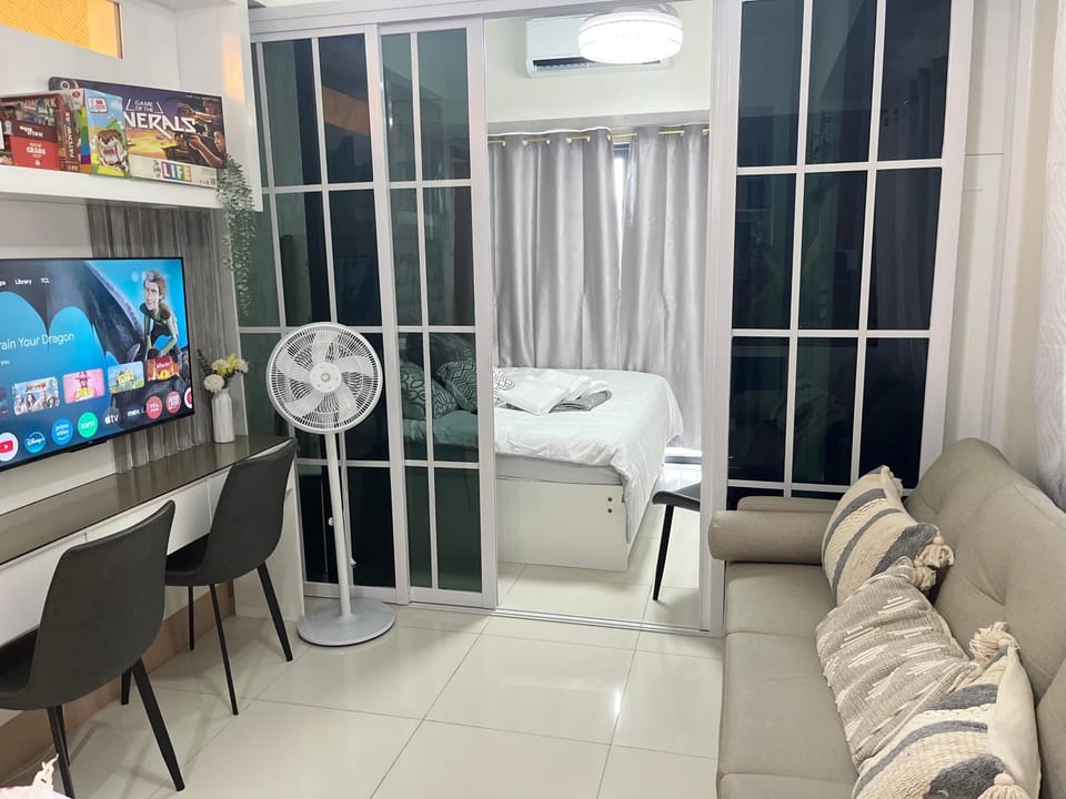 Spacious 2BR in Shore3 Apartment in Pasay