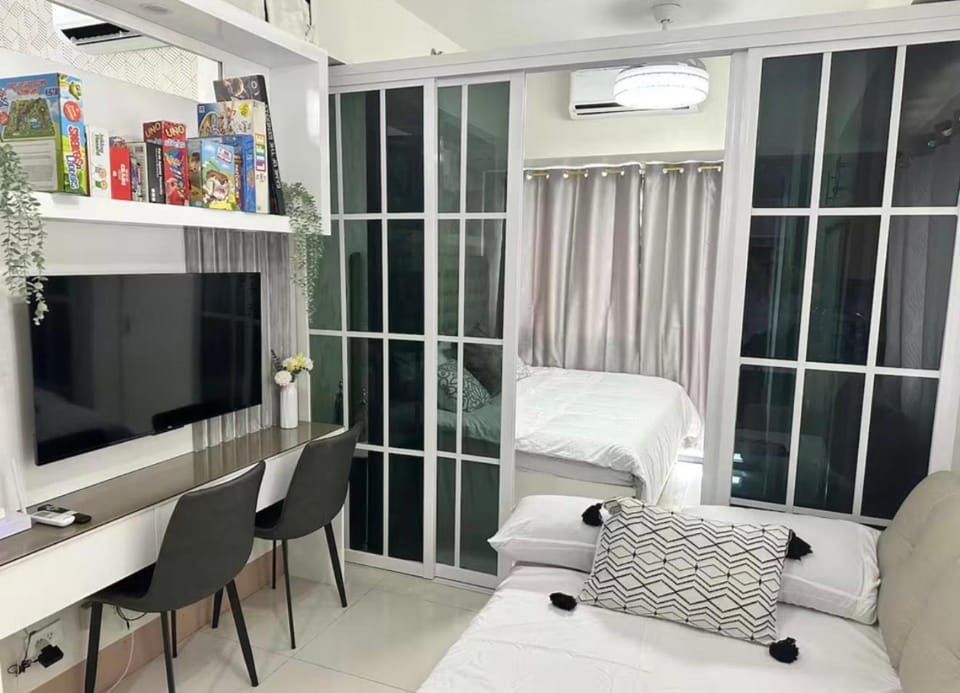 Spacious 2BR in Shore3 Apartment in Pasay