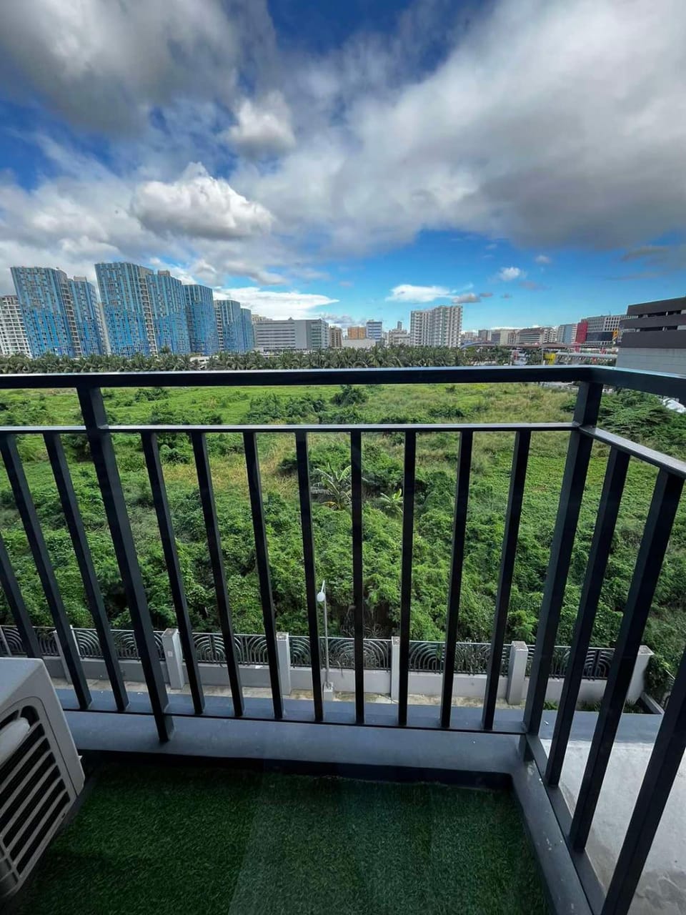 Spacious 2BR in Shore3 Apartment in Pasay