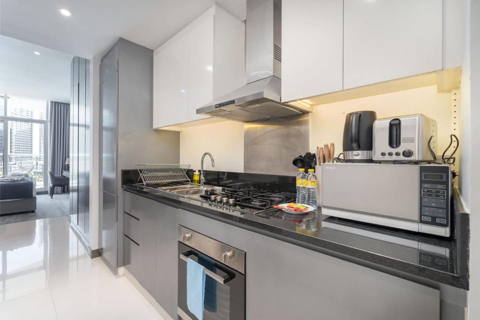 Free housekeeping visits during your stay - StayShort - Elegant Studio Retreat at DAMAC Maison Prive Sleeps 4 Apartment in Dubai
