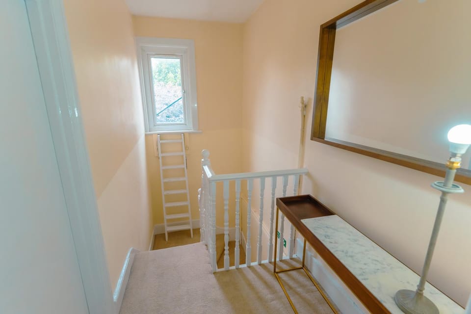 HARU RESIDENCE, Close to Tower Bridge, 6 bed House can sleep up to 16 peo House in London Borough of Southwark
