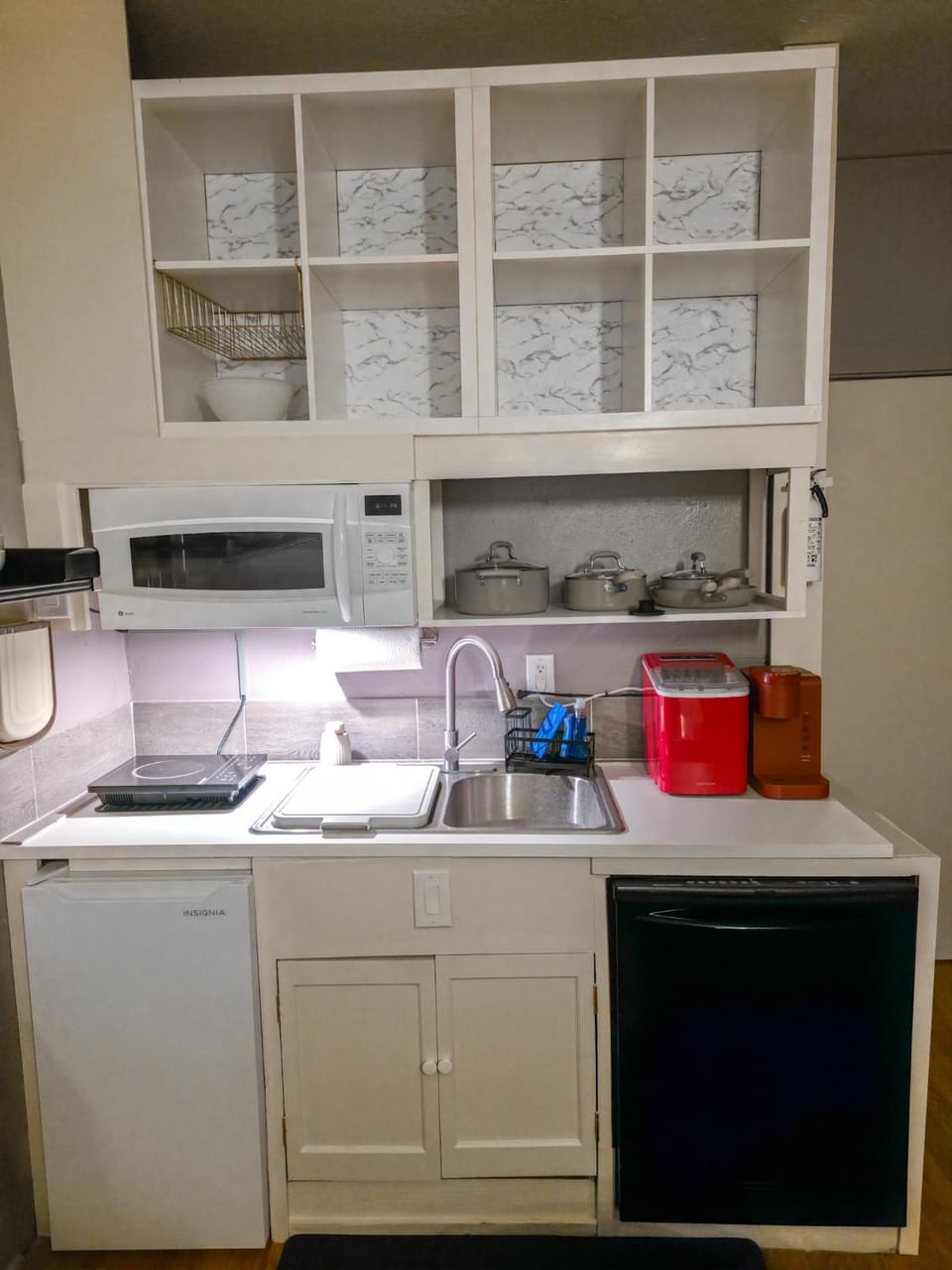 Home Away From Home! Beautiful Private Guest House Bed and Breakfast in Centennial