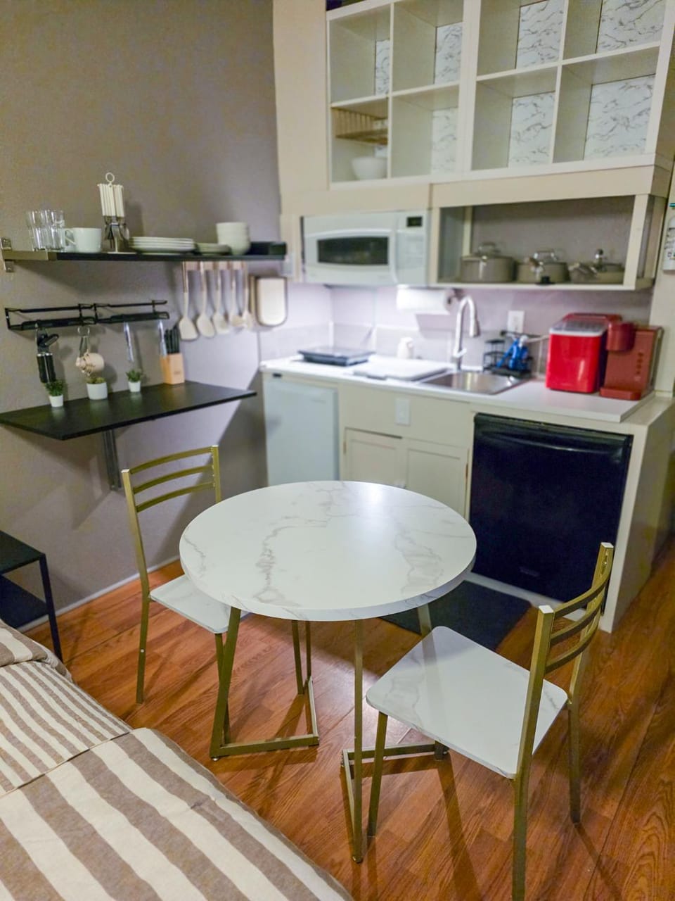Home Away From Home! Beautiful Private Guest House Bed and Breakfast in Centennial