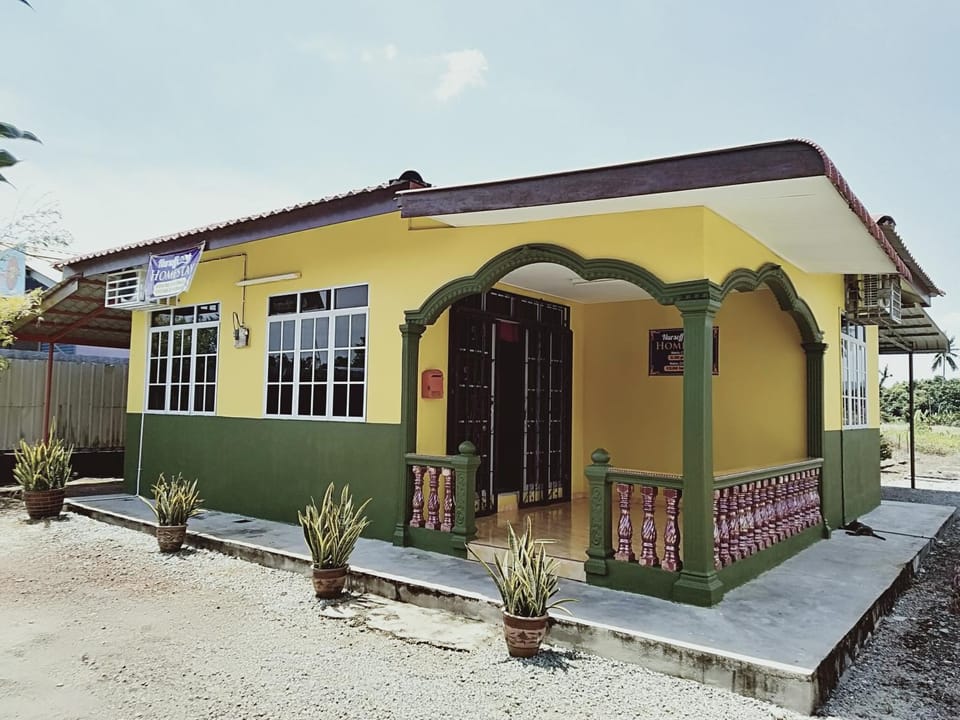 Nursoffi Homestay, yan Vacation rental in Kedah