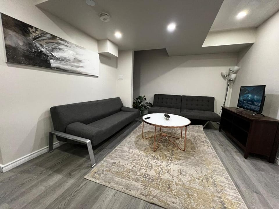 Beautiful Newly Built 2 Bedrooms Basement Apartment in Milton ,Sleeps 6 Apartment in Milton