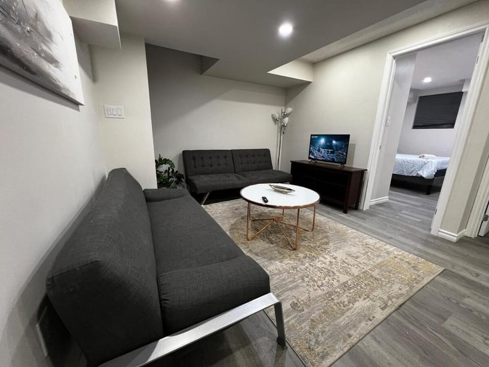 Beautiful Newly Built 2 Bedrooms Basement Apartment in Milton ,Sleeps 6 Apartment in Milton
