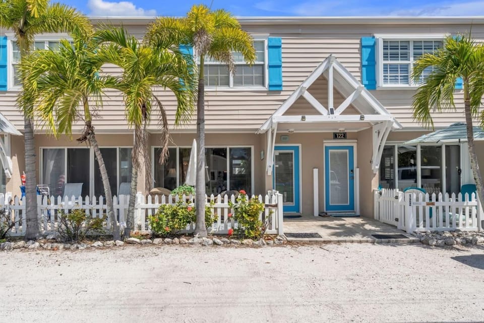 Anchors West home House in Holmes Beach