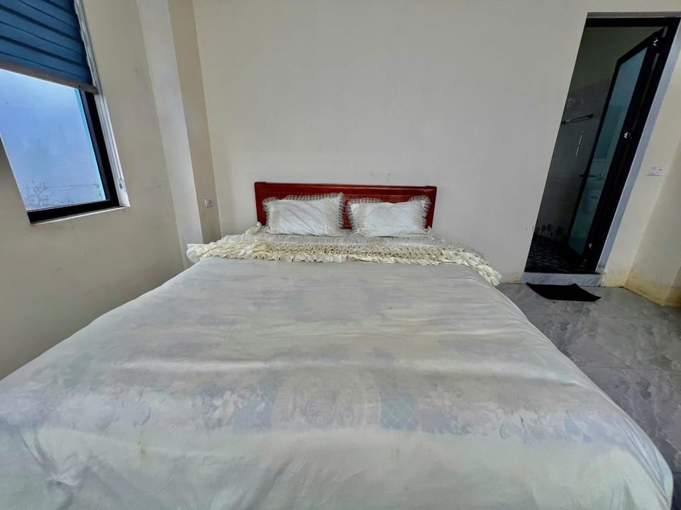 Property building, Bed, Bedroom