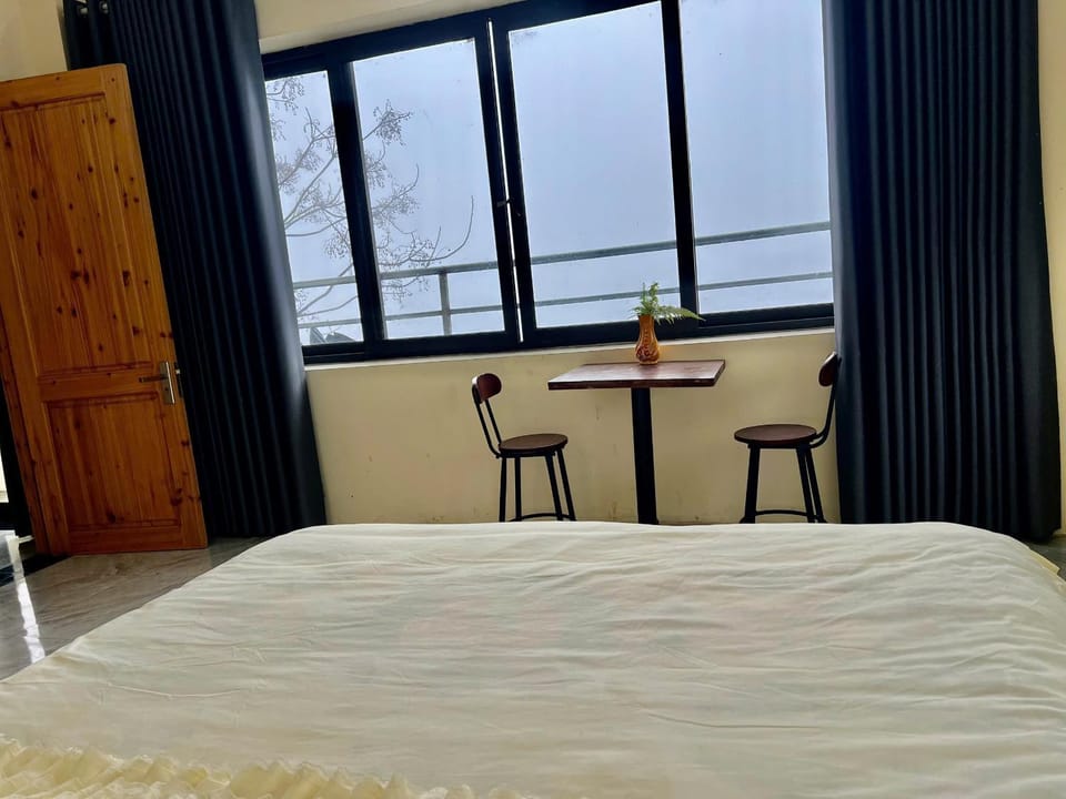 Bed, Photo of the whole room, Dining area, Bedroom