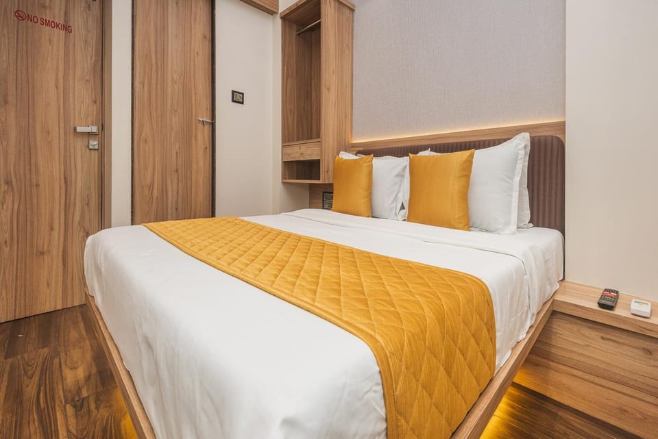 Bed, Photo of the whole room, Bedroom, wardrobe