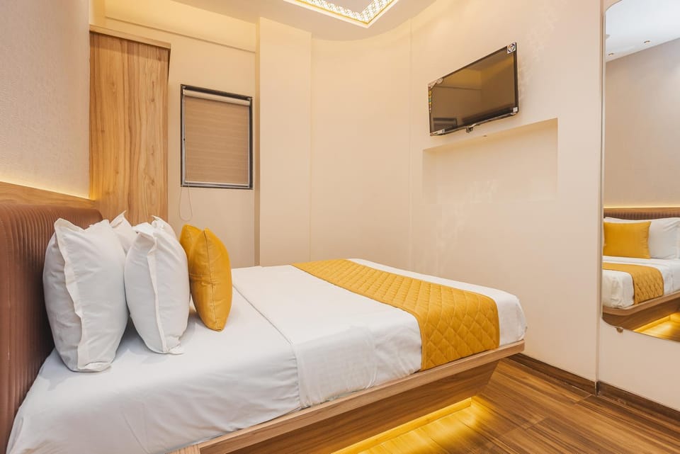 Bed, TV and multimedia, Photo of the whole room, Bedroom, air conditioner