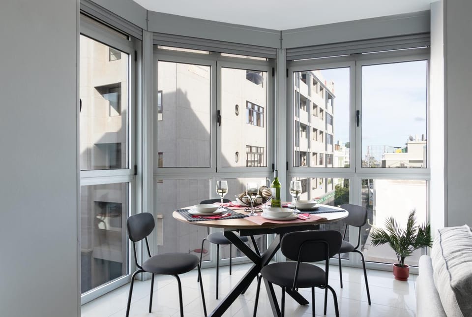Dining area, Landmark view