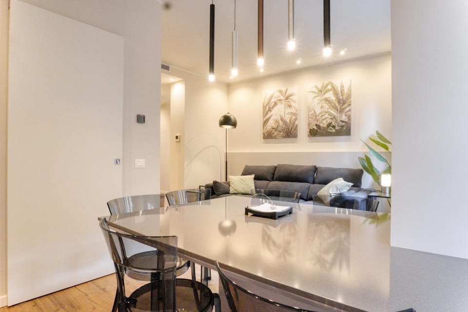 Darsena Contemporary Home - Spacious 2BR a few Steps from Centre Apartment in Milan