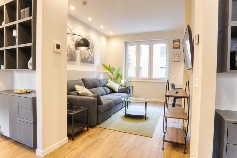 Darsena Contemporary Home - Spacious 2BR a few Steps from Centre Apartment in Milan