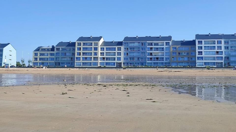 Appartement face à la mer, les pieds dans l'eau Apartment in Courseulles-sur-Mer