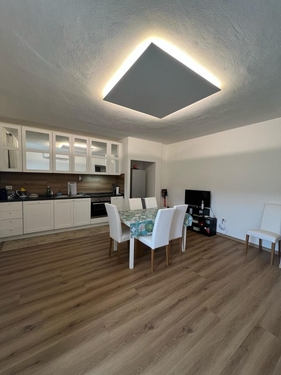 Kitchen or kitchenette, Living room, Dining area