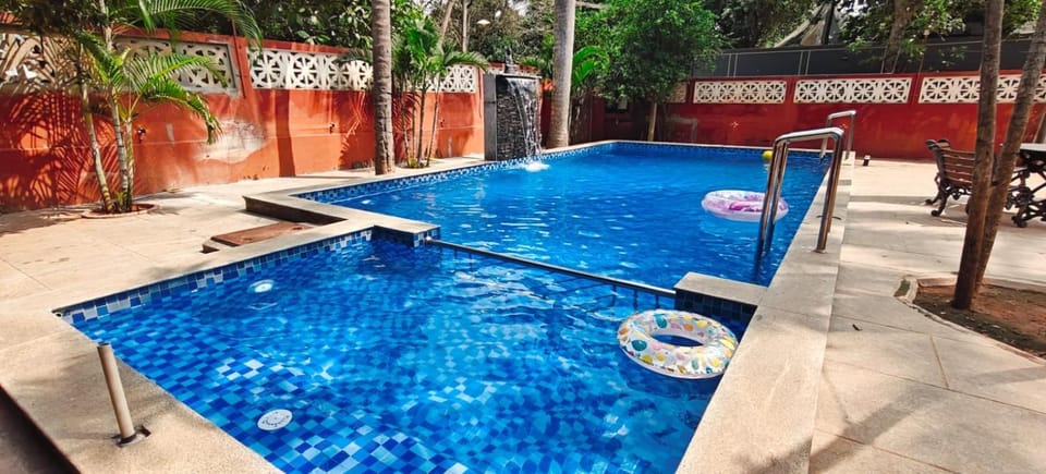 Day, Pool view, Swimming pool, sunbed