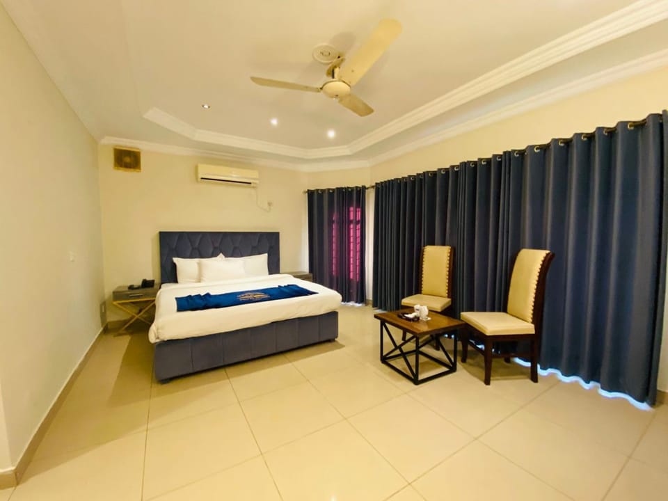 Bed, Photo of the whole room, Bedroom, air conditioner