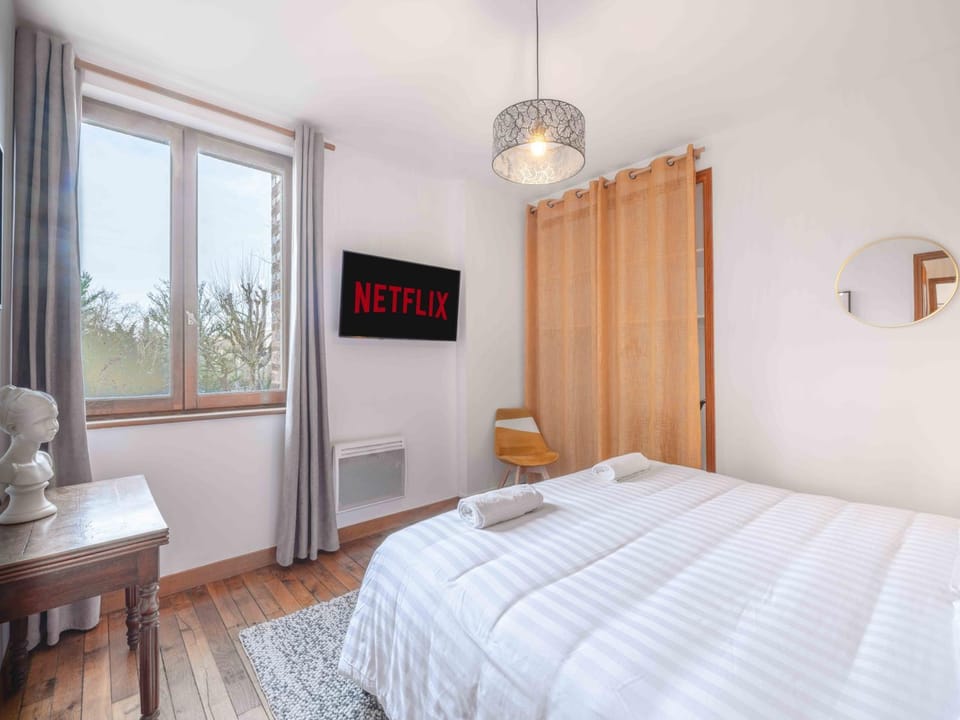 Bed, TV and multimedia, Photo of the whole room, Bedroom, cot