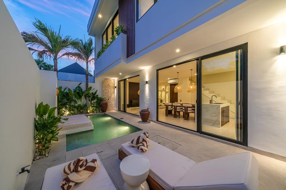 Property building, Balcony/Terrace, sunbed