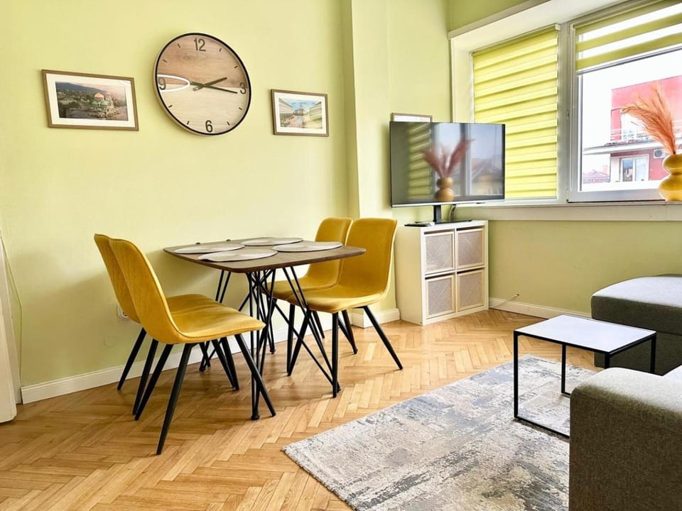 Living room, Seating area, Dining area
