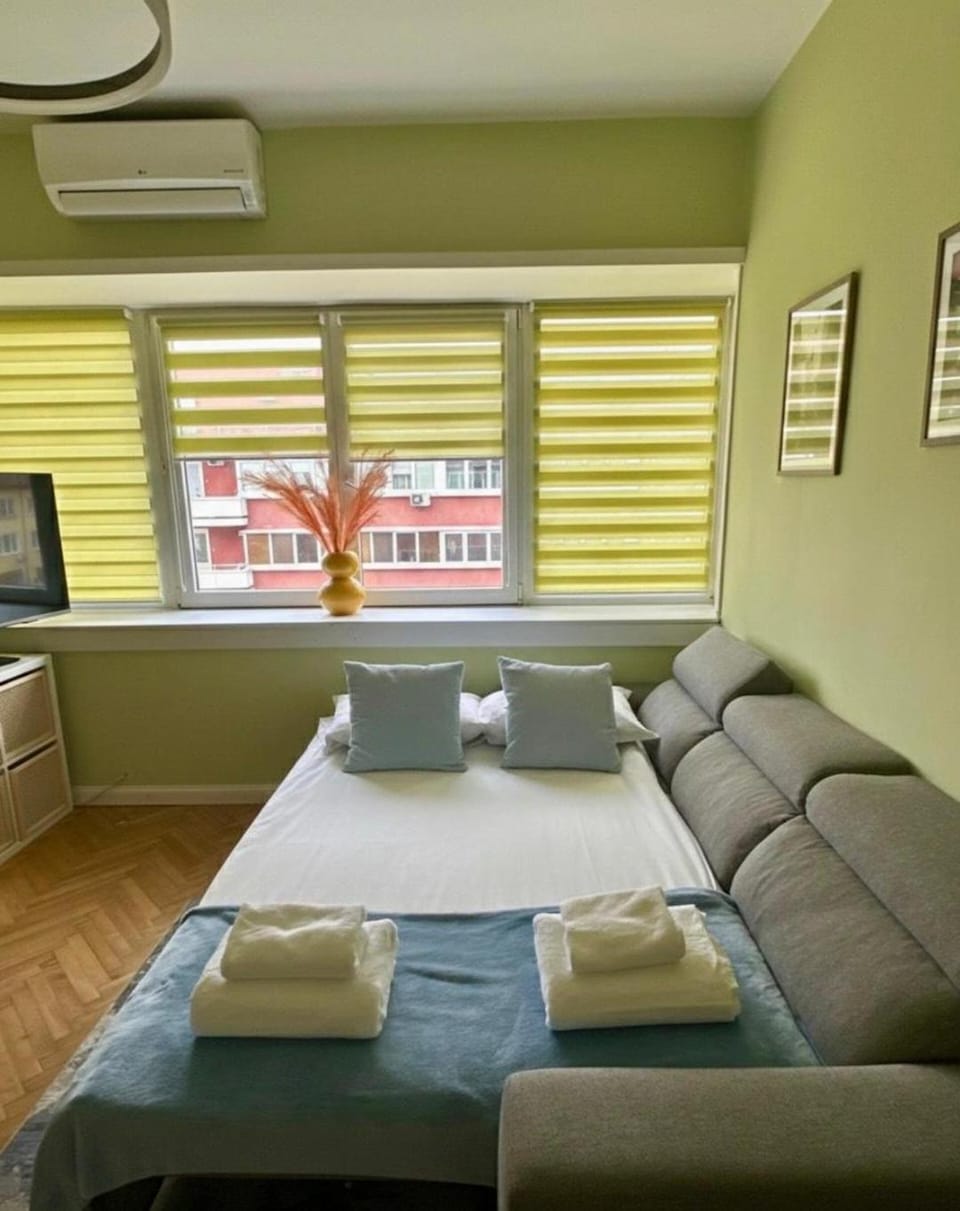 TV and multimedia, Photo of the whole room, air conditioner