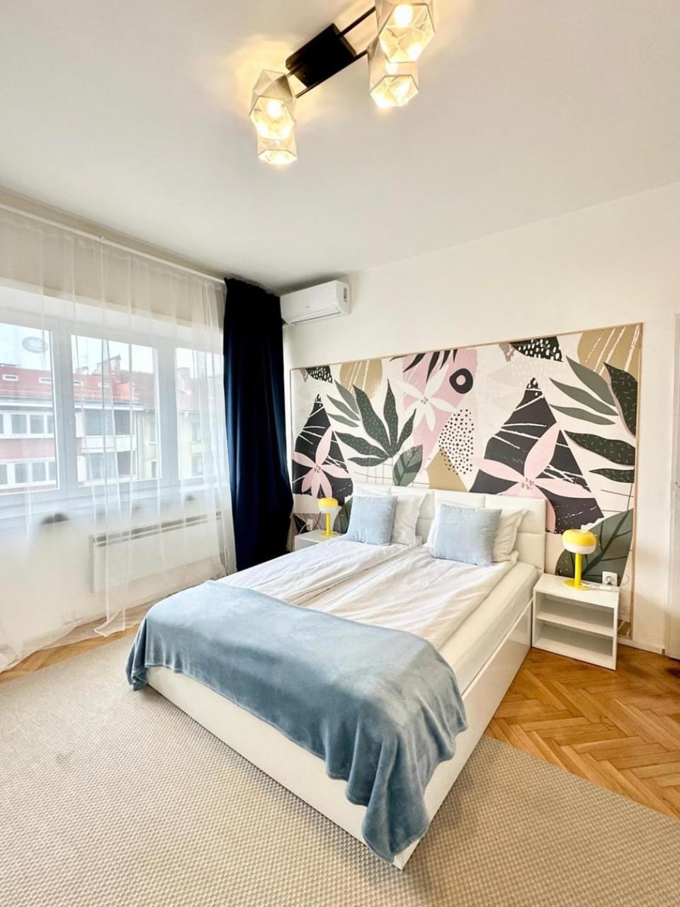 Photo of the whole room, Bedroom, fireplace, air conditioner