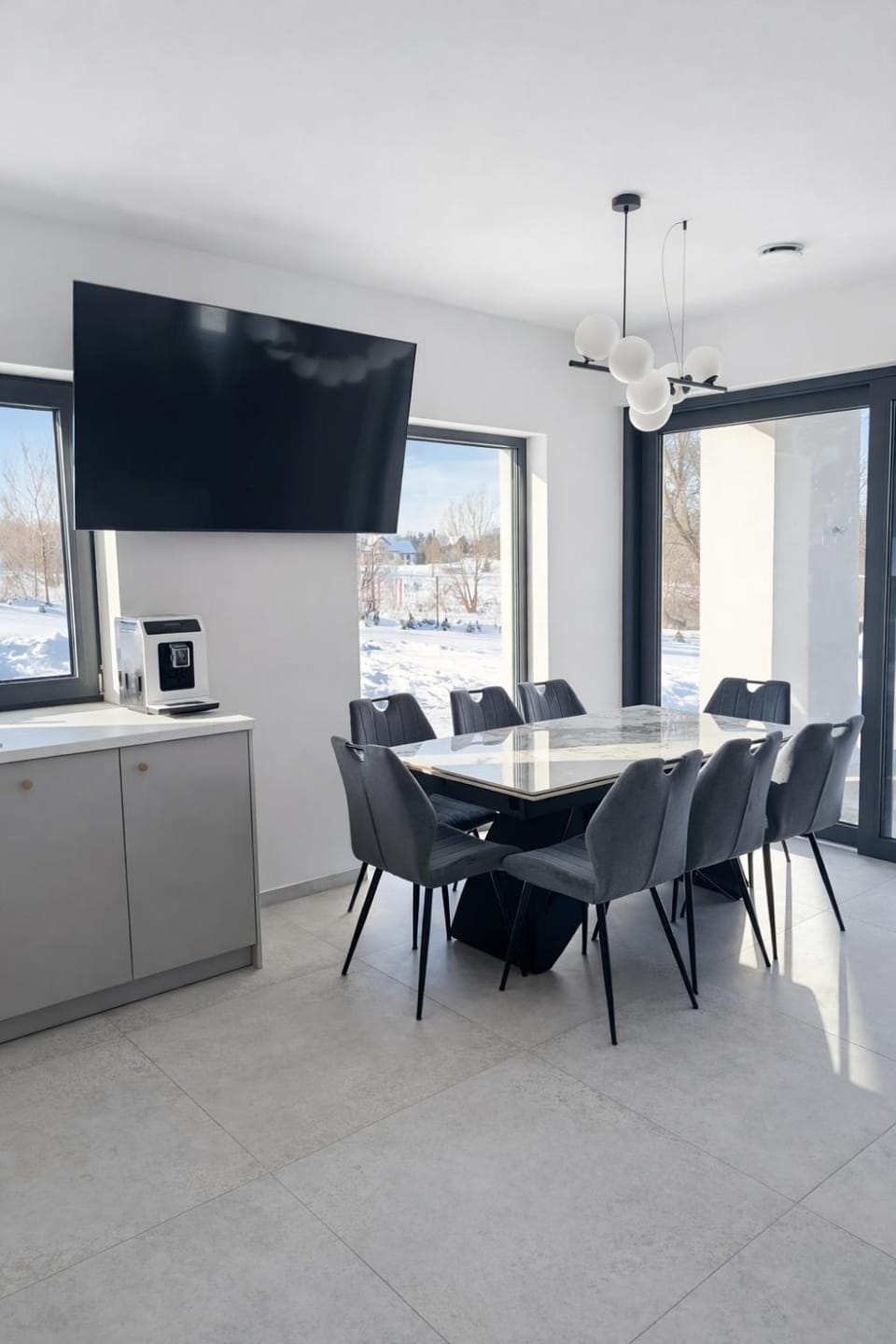Communal lounge/ TV room, TV and multimedia, Dining area
