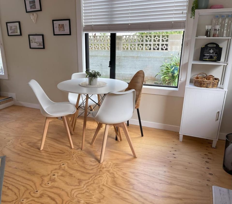 Dining area, kitchen