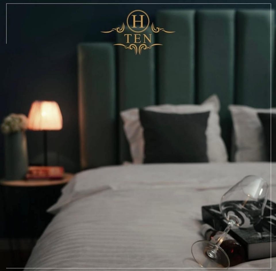 Home City Center - 3BedR & 3BathR - Free Private Parking House in Serbia