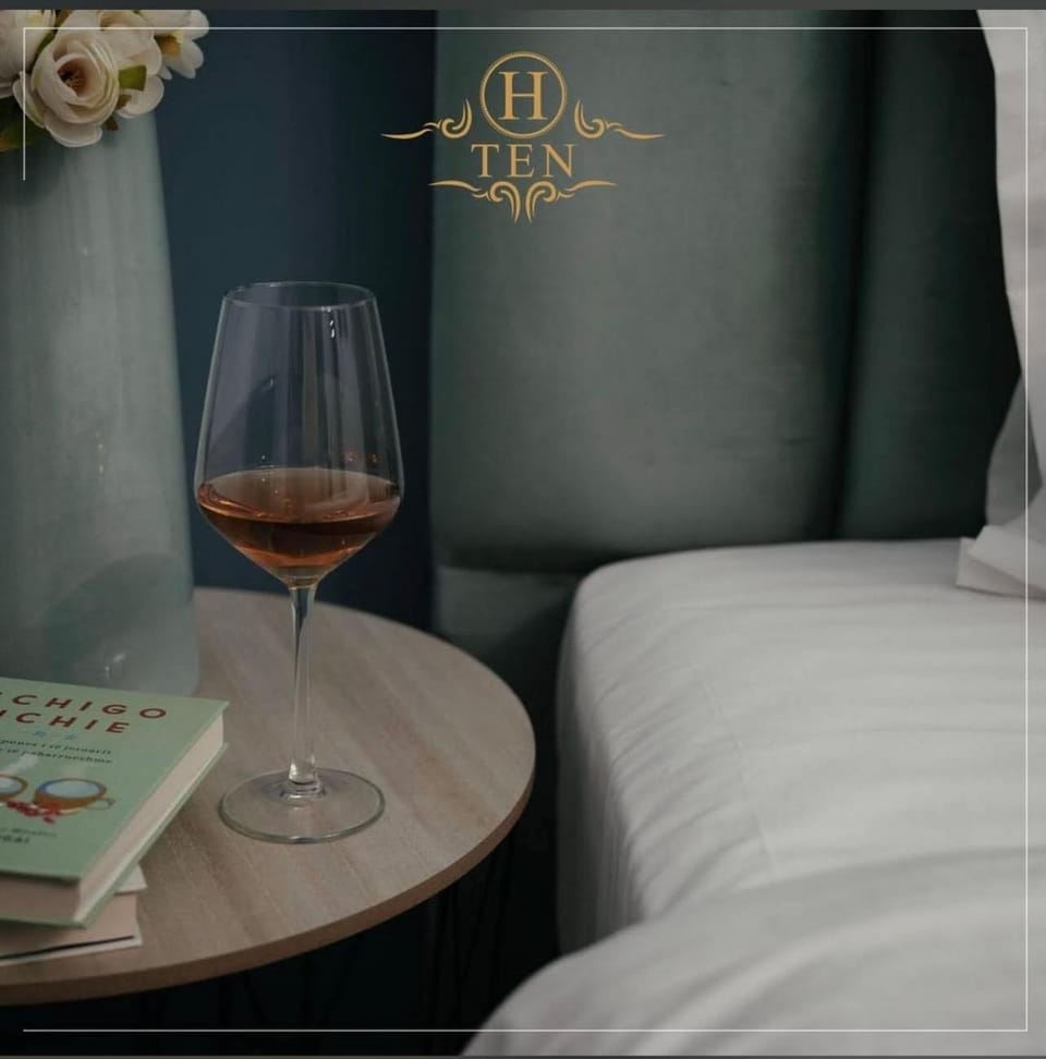 Home City Center - 3BedR & 3BathR - Free Private Parking House in Serbia