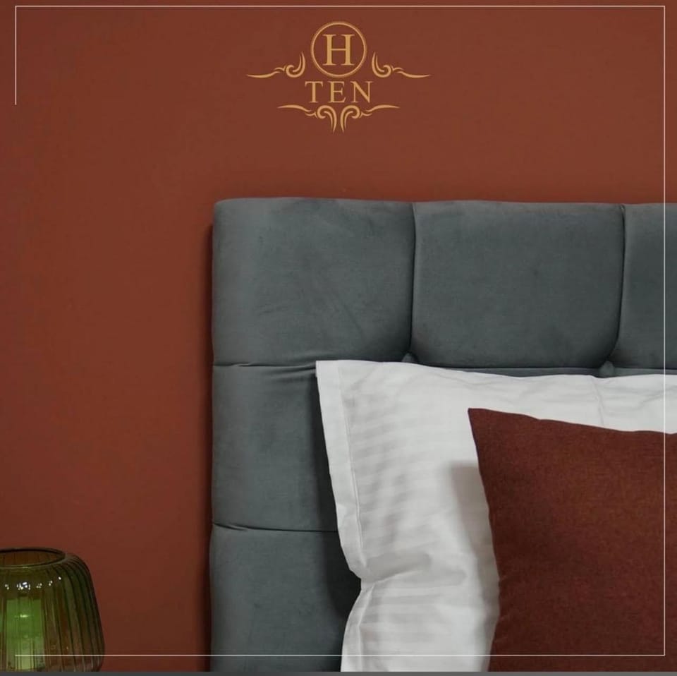 Home City Center - 3BedR & 3BathR - Free Private Parking House in Serbia