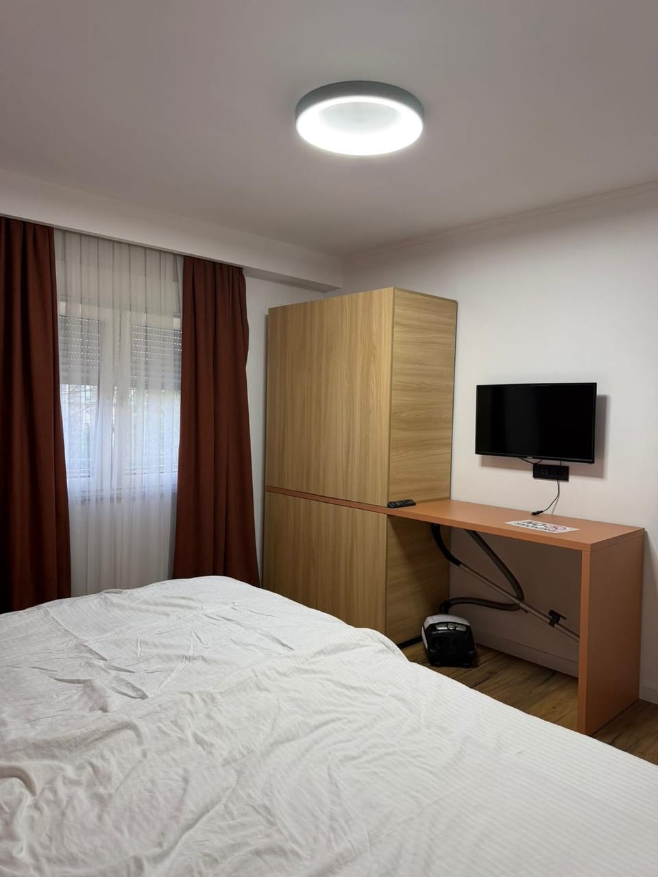 Home City Center - 3BedR & 3BathR - Free Private Parking House in Serbia