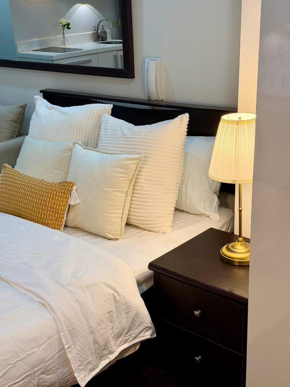 Deluxe Room with Pool View Unit in Poblacion Hotel in Makati