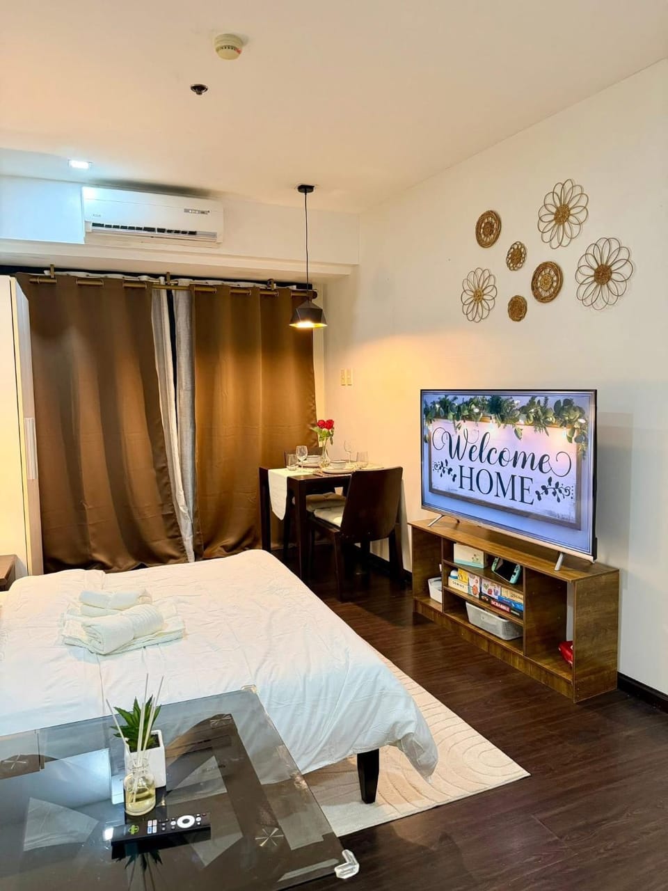 Deluxe Room with Pool View Unit in Poblacion Hotel in Makati